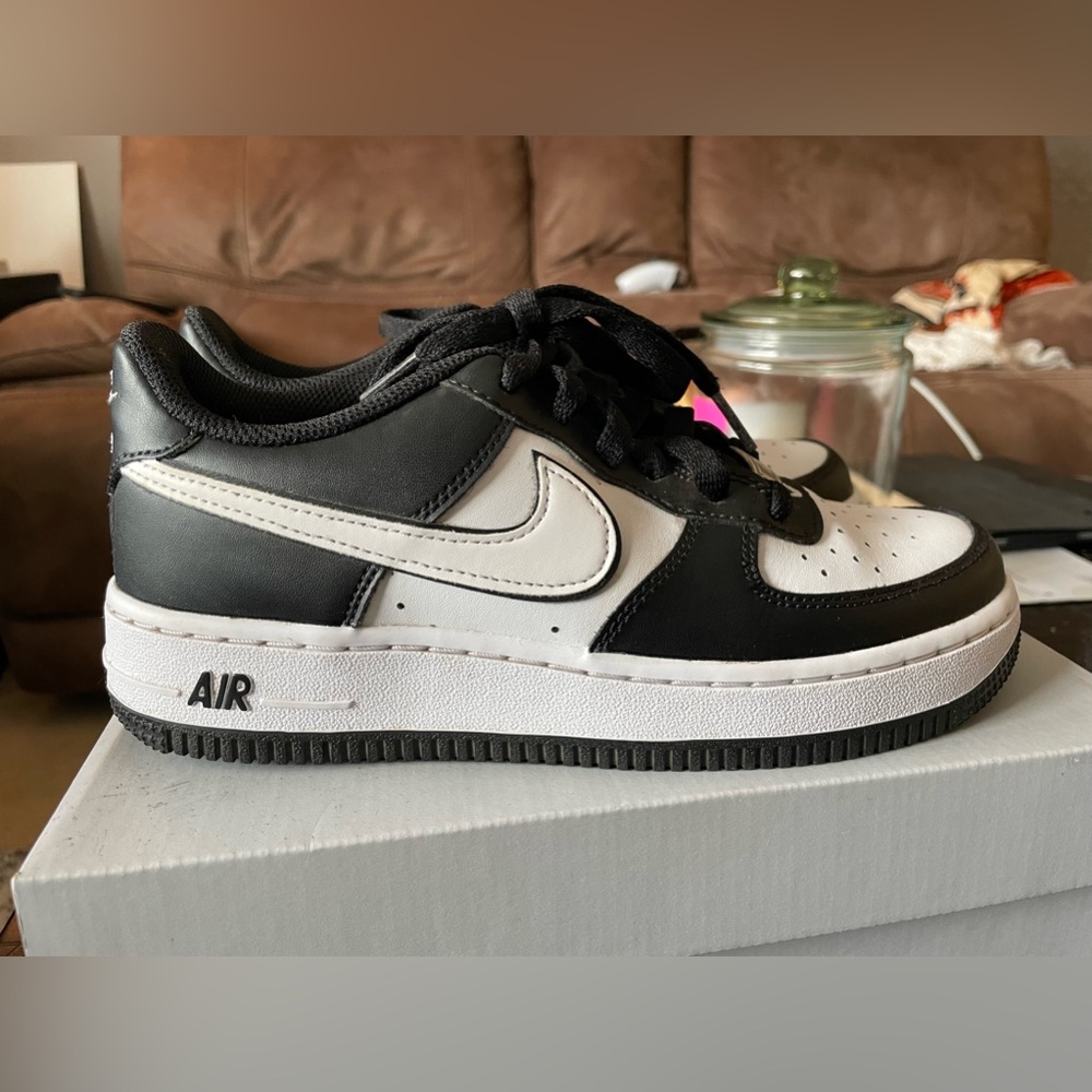 Nike Air Force 1 LV8 2